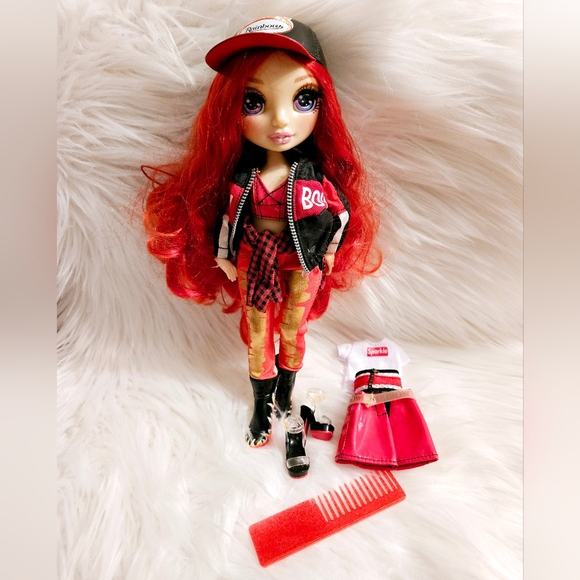 Mga Other - Rainbow High Doll Ruby Anderson with Outfits Series One